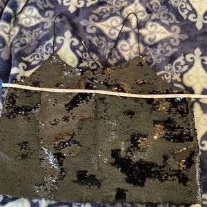 2/12$ NWOT sequin top